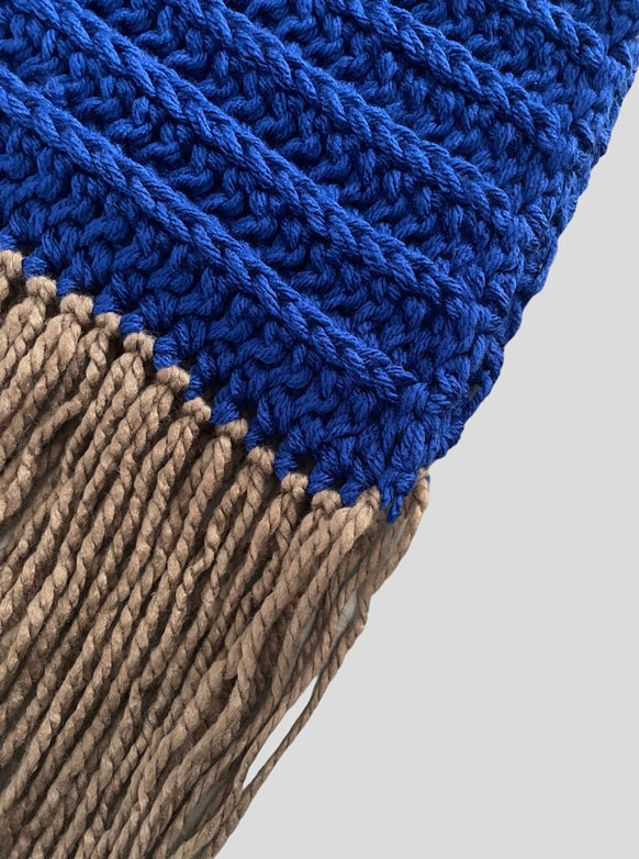 bufanda crochet oversize azul y beige